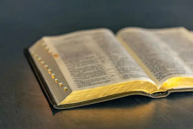 Deus nos deu a Bíblia, também para aprendermos a vencer as trevas